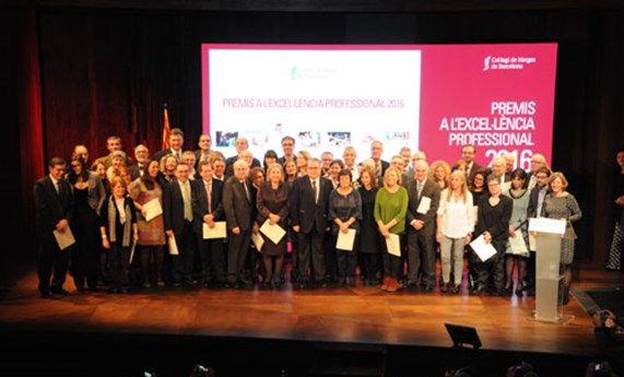 El Colegio Oficial de Médicos de Barcelona premia un trabajo coordinado por Miquel Bernardo y Juan Carlos Leza